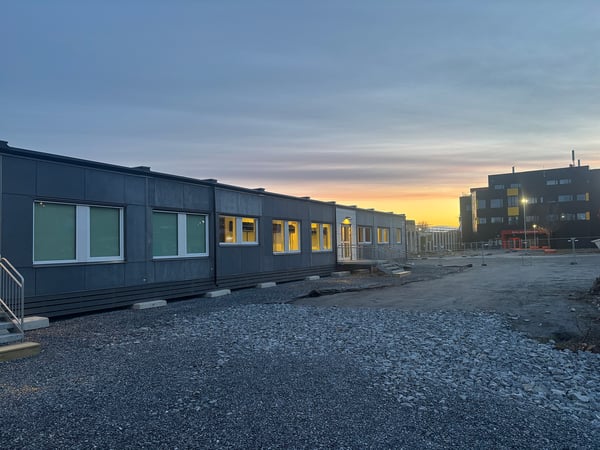 Modulskole på plass i Sørreisa etter brannen
